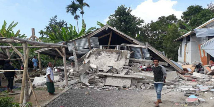 Ascienden a 16 los muertos y a 355 los heridos por terremoto en Indonesia