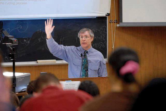 El profesor que nunca reprobó a un estudiante