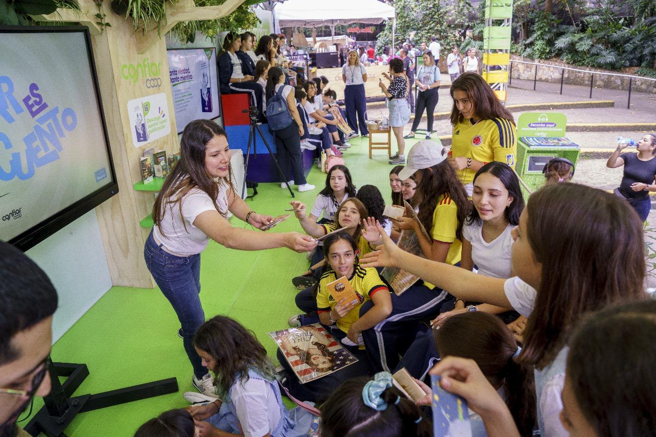 Confiar regala 13.000 libros ¿qué hay detrás de esta generosa apuesta en la Fiesta del Libro?