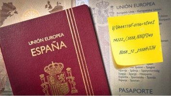 El juez devuelve a Rodrigo Rato un post it que permanecía pegado en el pasaporte que le retiró