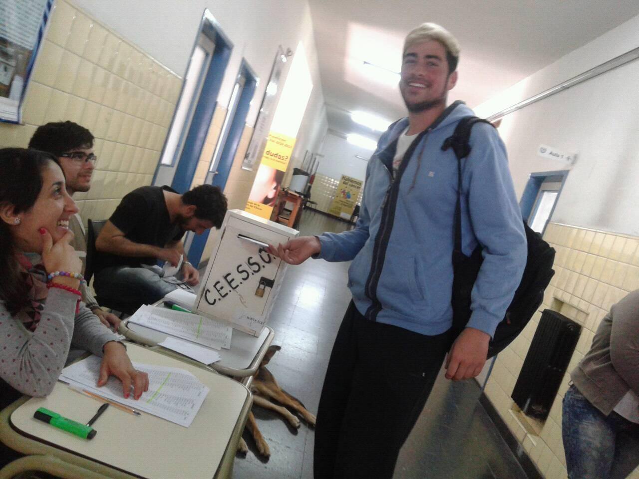 Candidato a presidente emite su voto