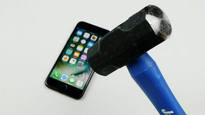 ¿Sabes qué tan resistente es el iPhone? Checa estas pruebas extremas