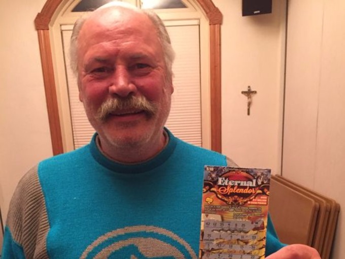 Homeless man wins $500,000 on scratch card