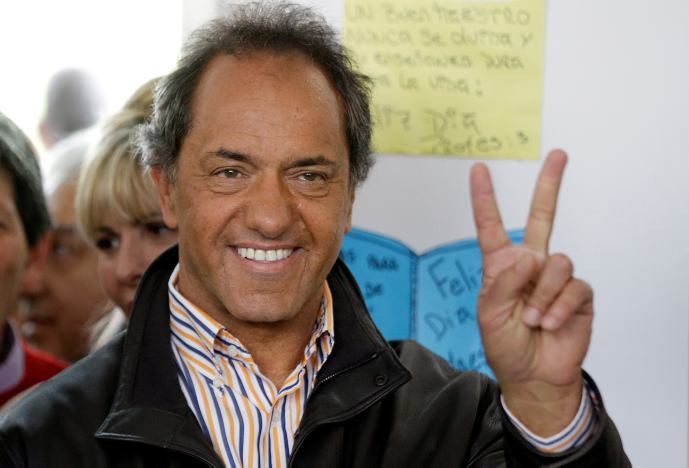 Scioli vacaciona en la paradisíaca Cerdeña y Saint Tropez