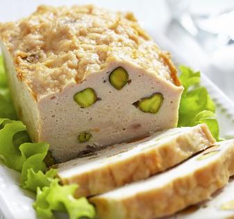 Terrina de pollo con pistachos.