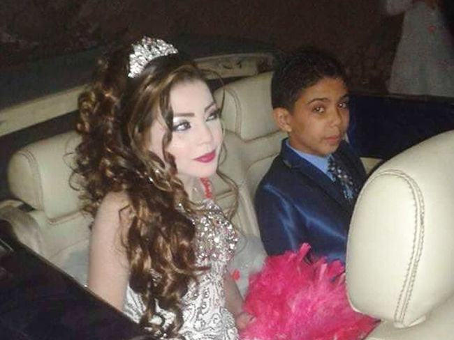 Niño de 12 años se compromete con su novia de 11 en Egipto 